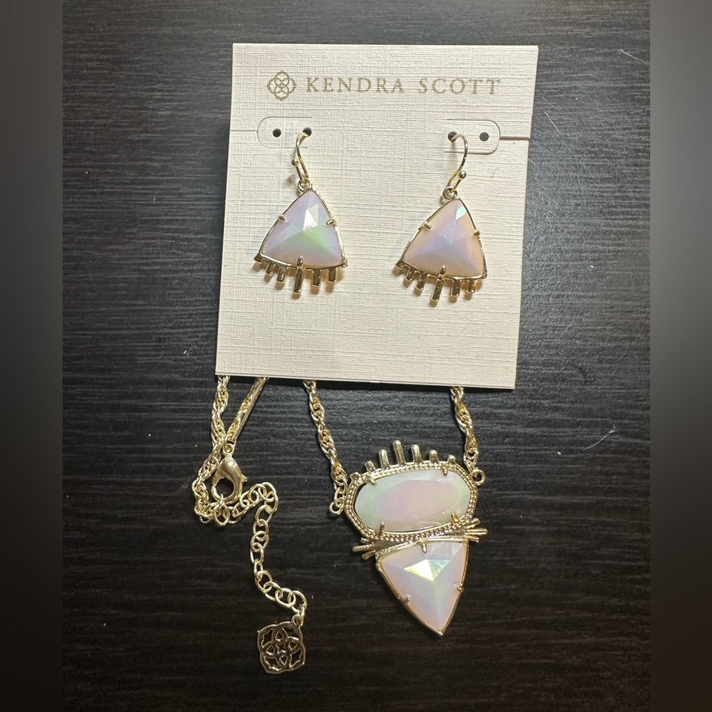 VGUC Kendra Scott Custom Gold and White Iridescent Necklace & Earring